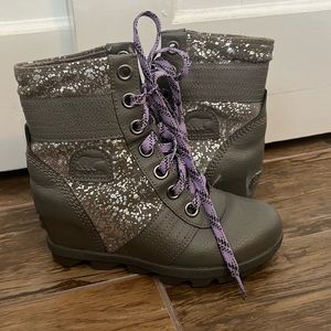 Sorel Lexie Wedge purple glitter size 2 girls boots.